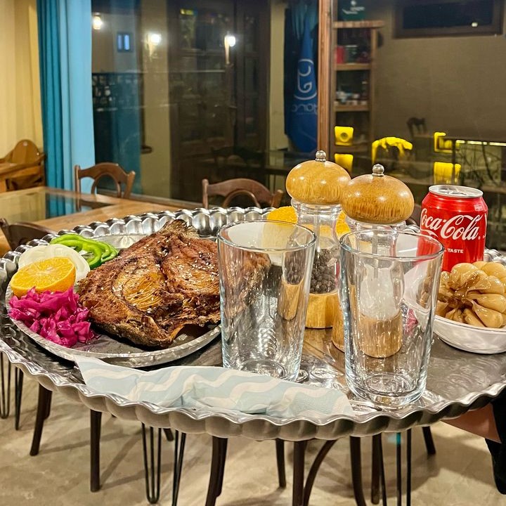 شام محلی در اقامتگاه بوم گردی