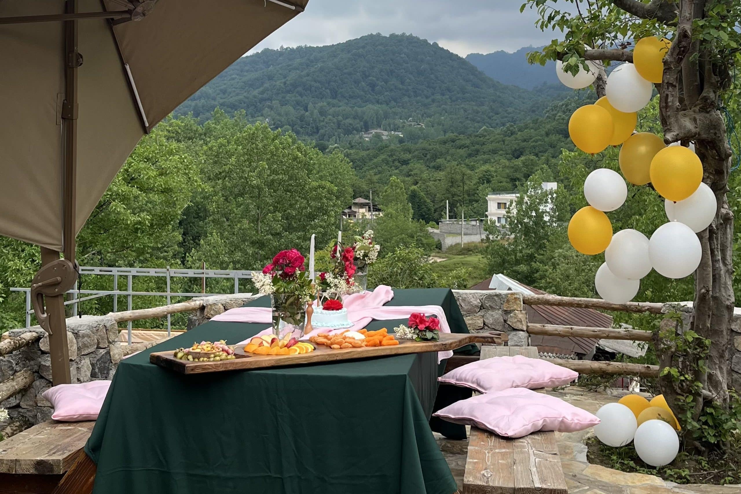 سرو غذا در اقامتگاه بومگردی